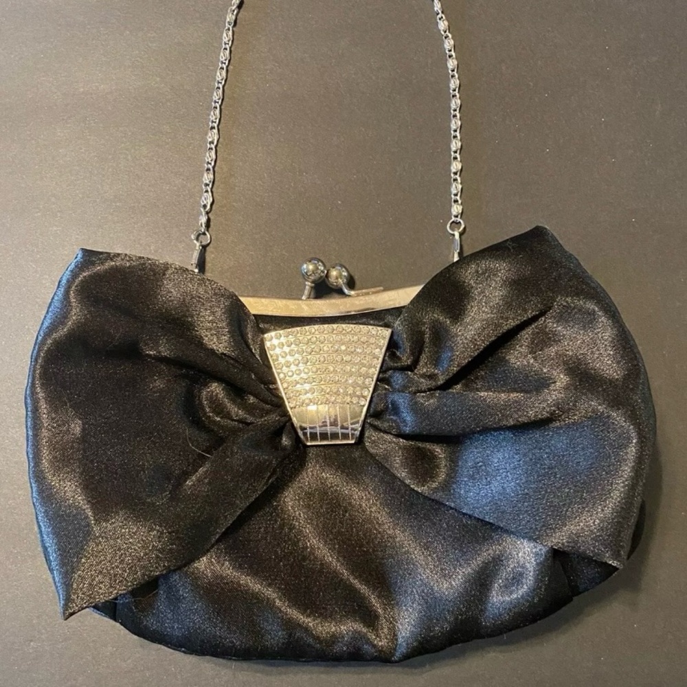 Black evening purse clutch. Great for prom